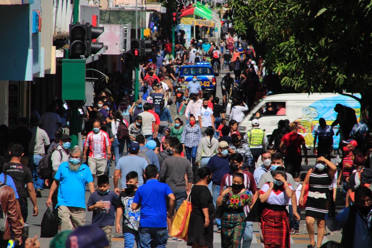 Los contagios muestran un tendencia a la alza, aunque ello se puede explicar por el aumento de pruebas. (Foto Prensa Libre: Hemeroteca PL)