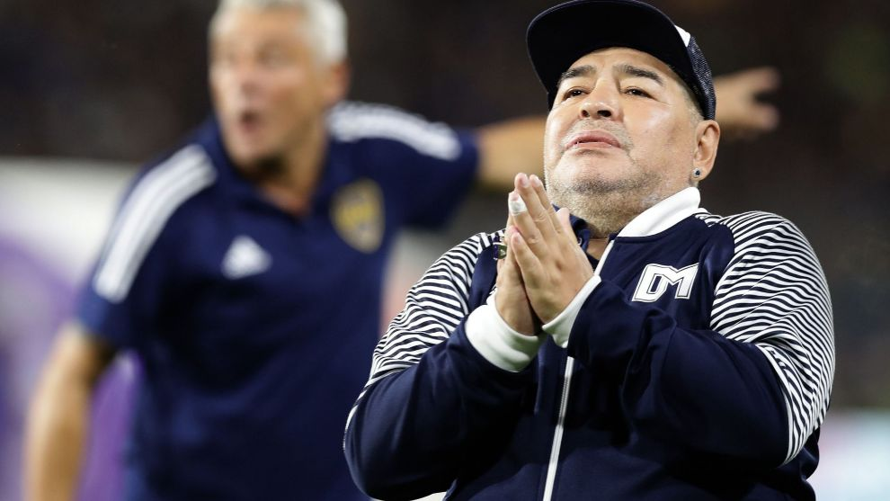 Diego Maradona no asistía a entrenos por desvelarse en parrandas, dice agente. (Foto: AFP)