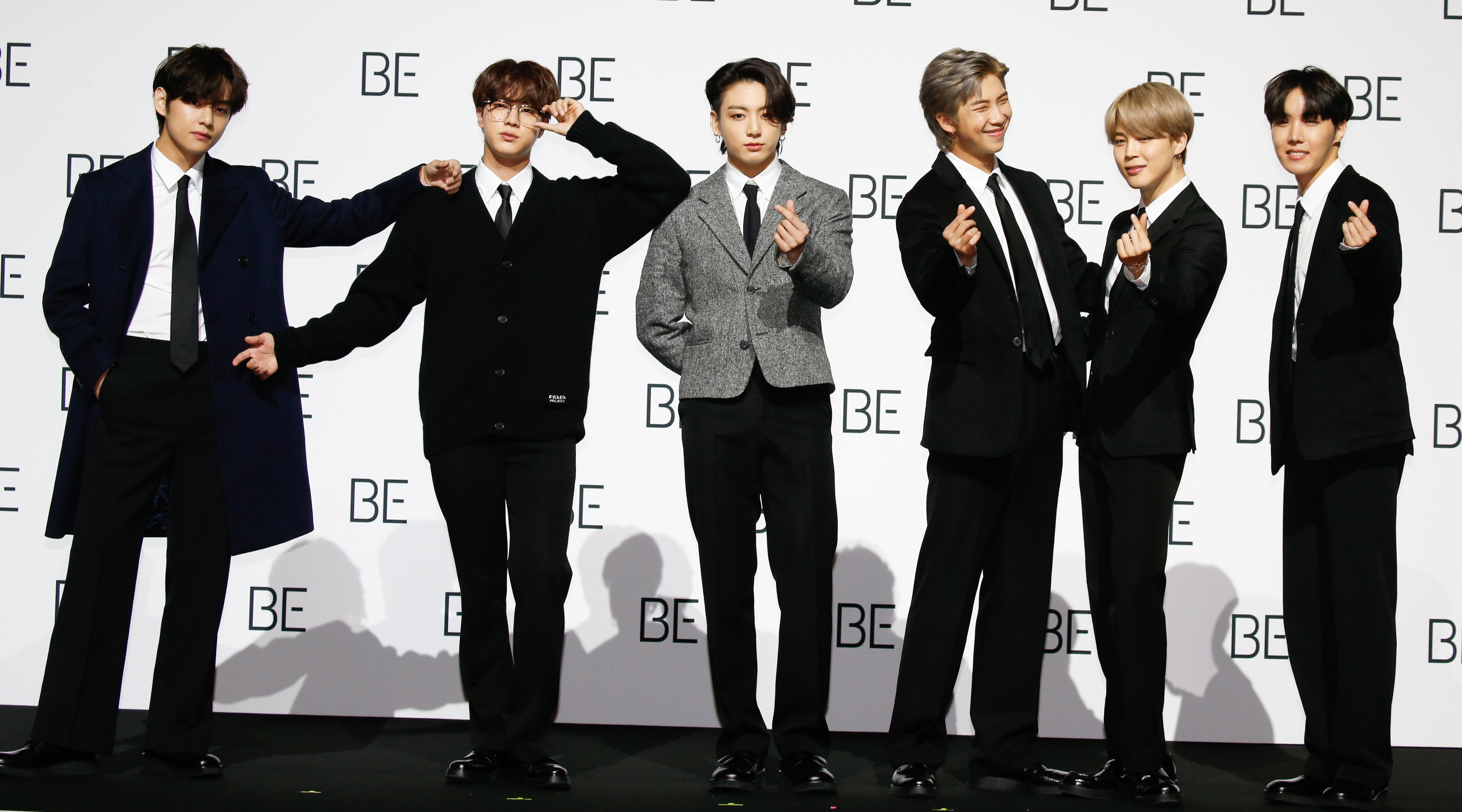 La banda BTS an el lanzamiento de su álbum en Dongdaemun Design Plaza (DDP) en Seúl, Corea del Sur, el 20 de noviembre de 2020.  (Foto Prensa Libre: EFE). 