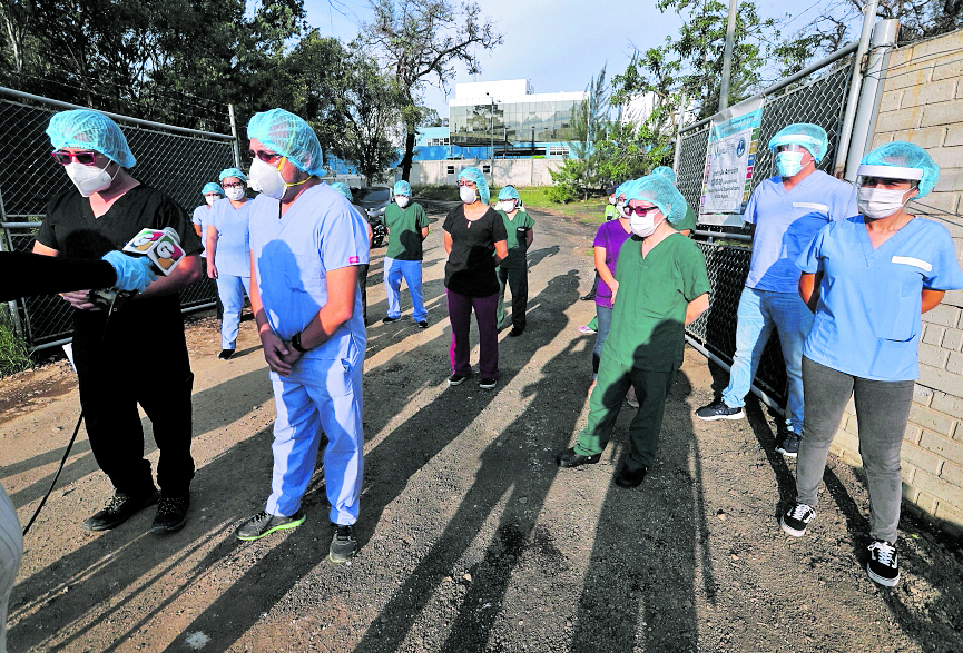 Médicos del hospital de Villa Nueva pide al gobierno más médicos y material de protección para ellos ya que son las personas que atienden a pacientes. Foto: Erick Avila