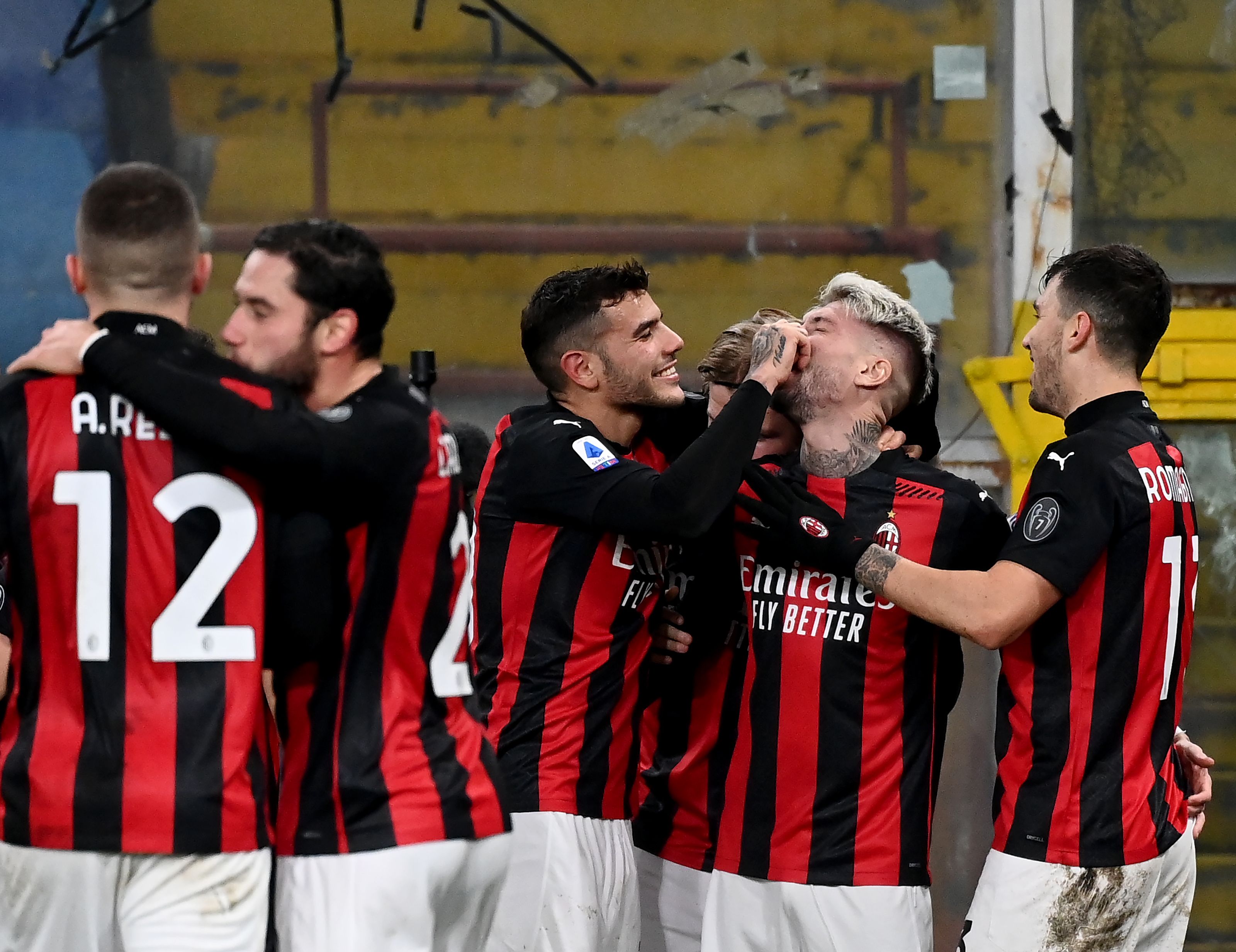 El AC Milan suma 22 partidos sin perder en la Serie A y es el actual líder del torneo local italiano. (Foto Prensa Libre: AFP)