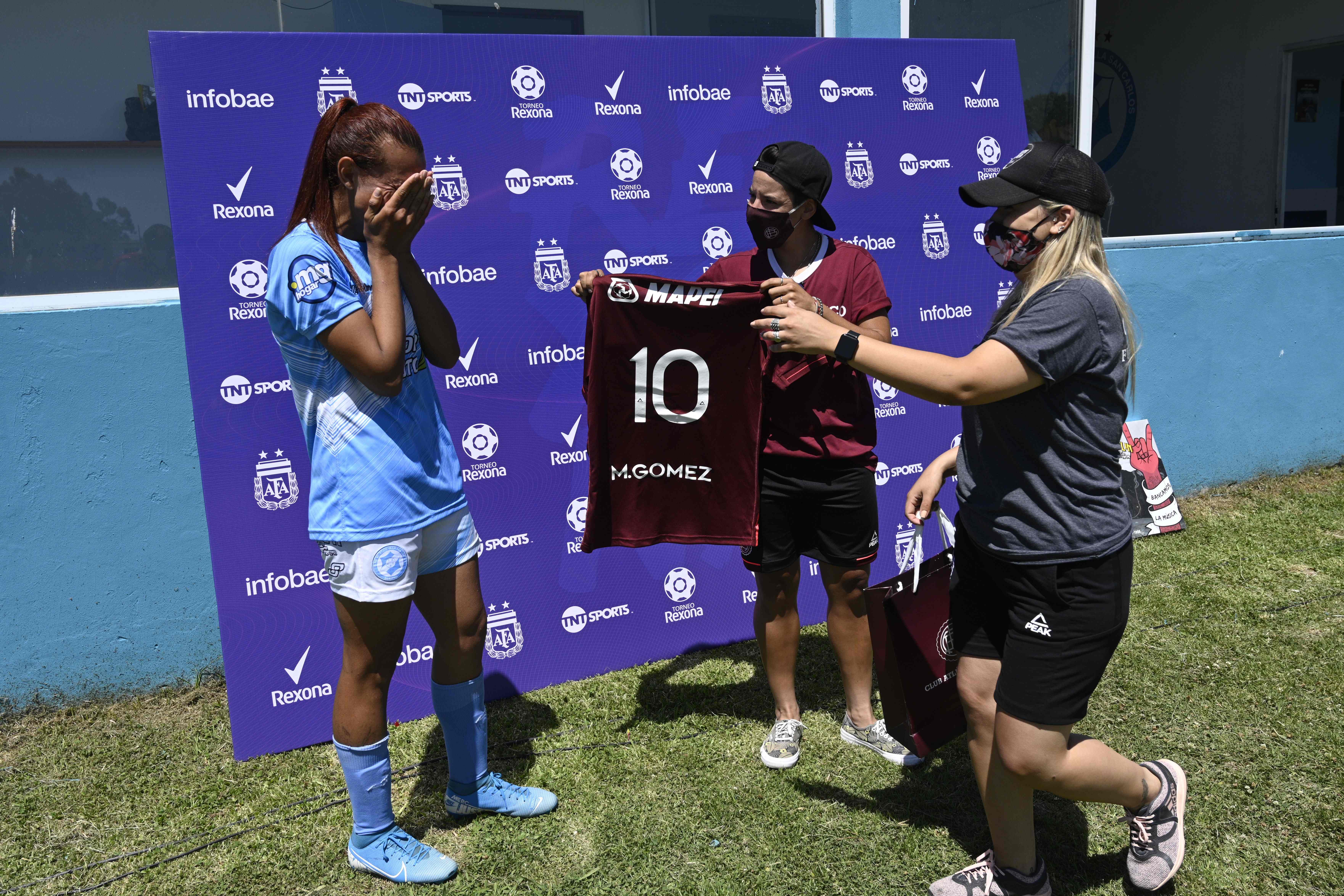 Gómez es la primera futbolista transgénero que juega en la Primera División del Futbol Femenino de Argentina. Foto Prensa Libre: AFP.