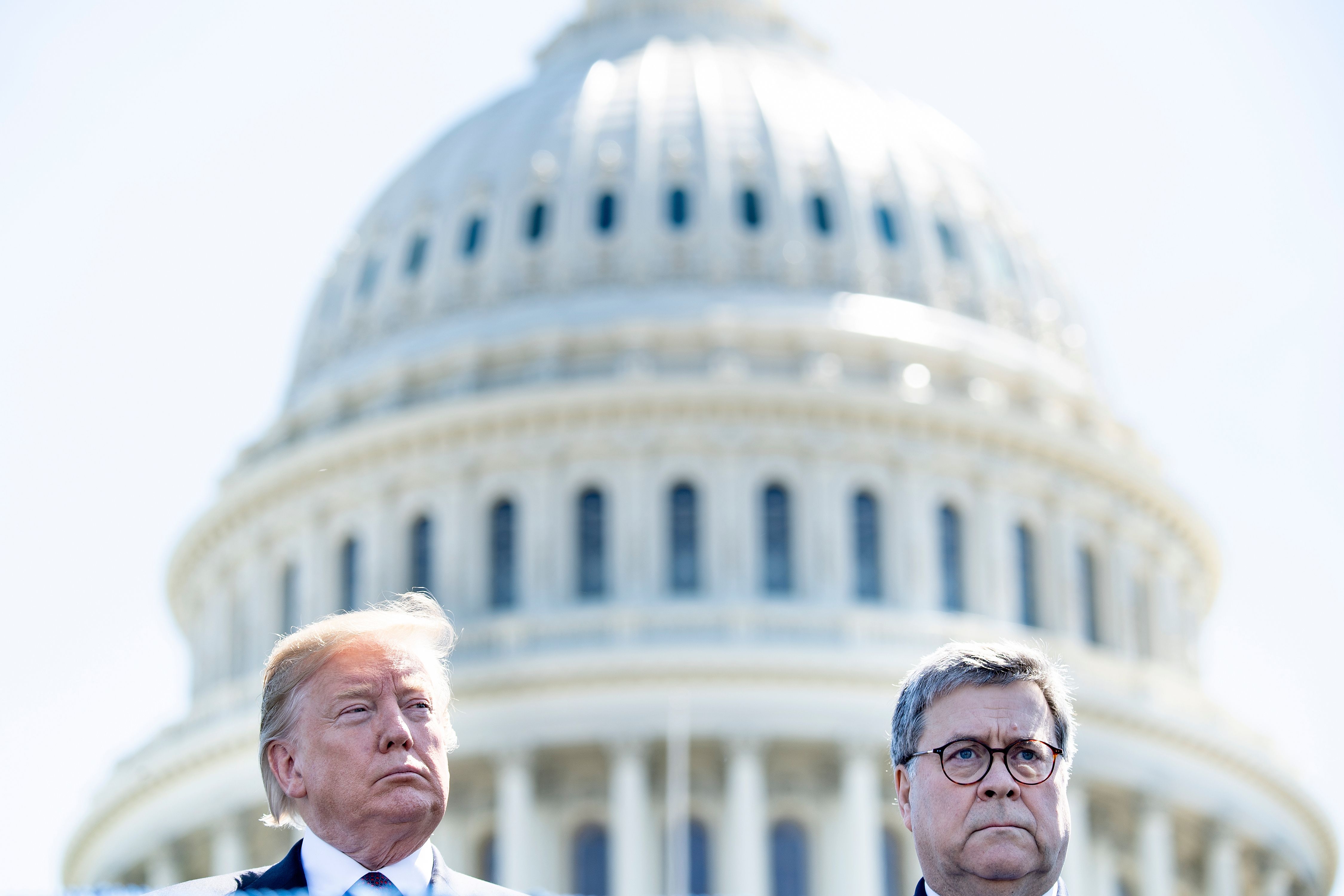 William Barr, fiscal general de Estados Unidos, junto al presidente saliente Donald Trump. (Foto: Hemeroteca PL)