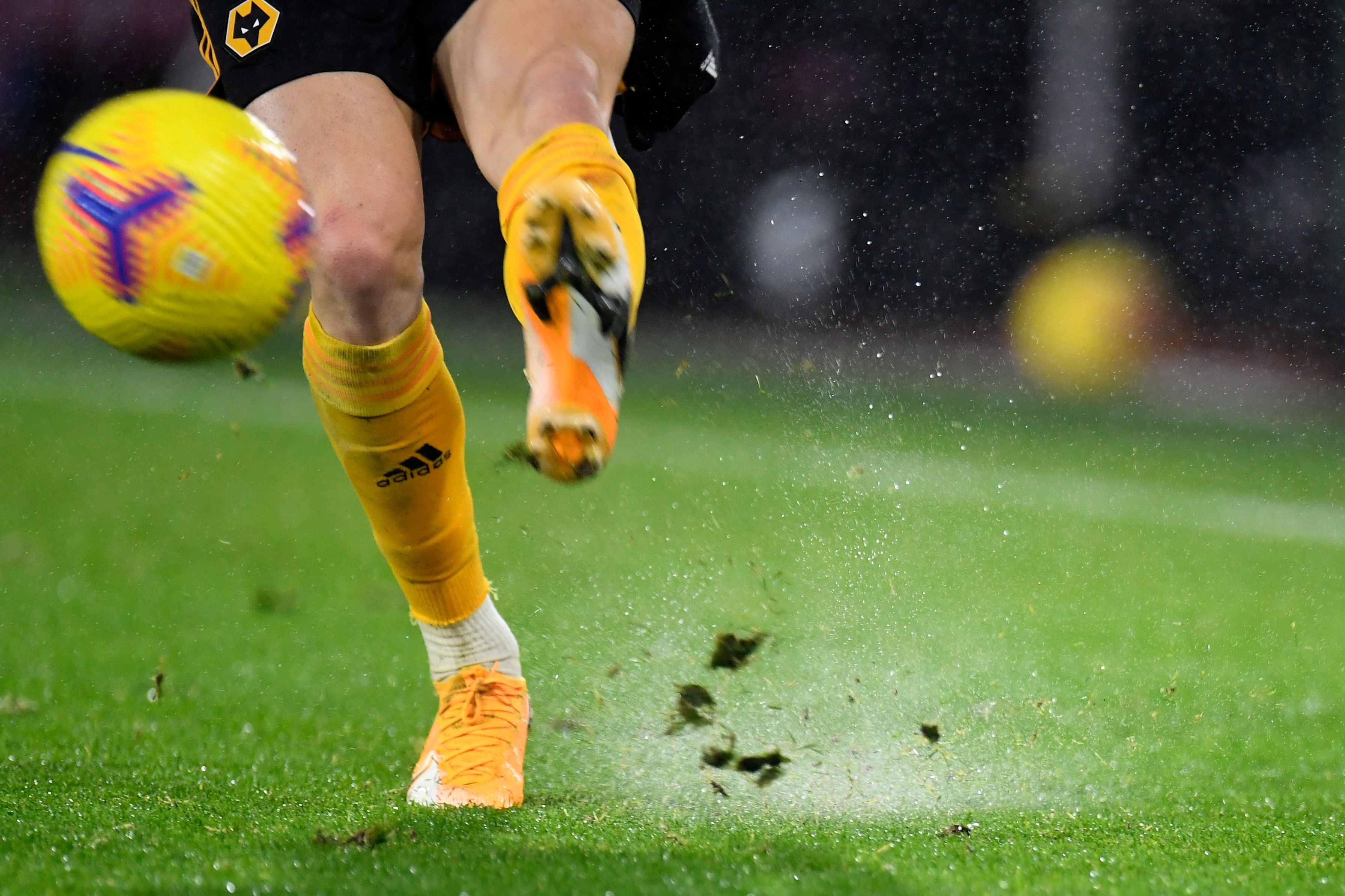 Los jugadores del Wolverhampton Wanderers tienen terminantemente prohibido por parte de su club ir al supermercado, esto para evitar contagios por covid-19. (Foto Prensa Libre: AFP)