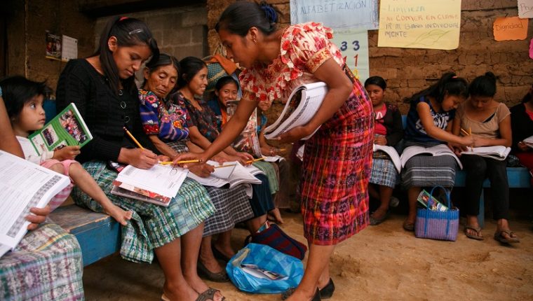 Según el concepto de Capitalismo Consciente, el modelo de negocio no solo debe ser mitigar daños hechos, sino dejar de hacer daño. También comprende apoyo a personal y comunidad en salud y educación. (Foto, Prensa Libre: Hemeroteca PL).