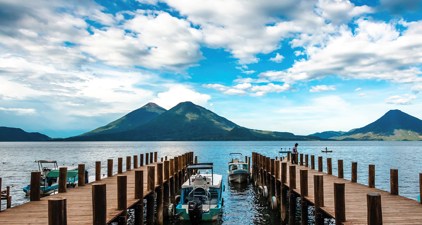 Atitlán, Antigua Guatemala, las playas del Pacífico  y otros destinos han sido visitados en la temporada de fin de año. (Foto, Prensa Libre: Hemeroteca PL).