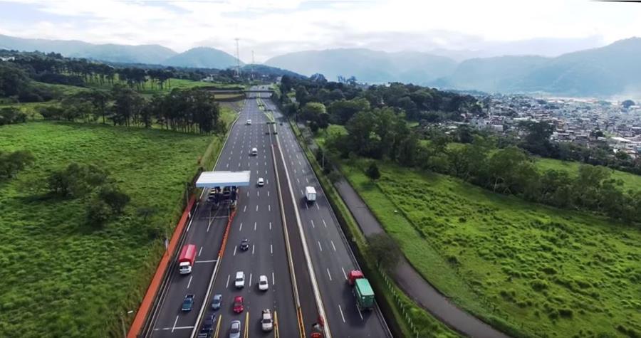 En el sur ya opera la  Autopista Palín Escuintla. En el caso de la Autopista a Puerto Quetzal el proyecto es por modelo inversión público privada. (Foto Prensa Libre: Anaide)