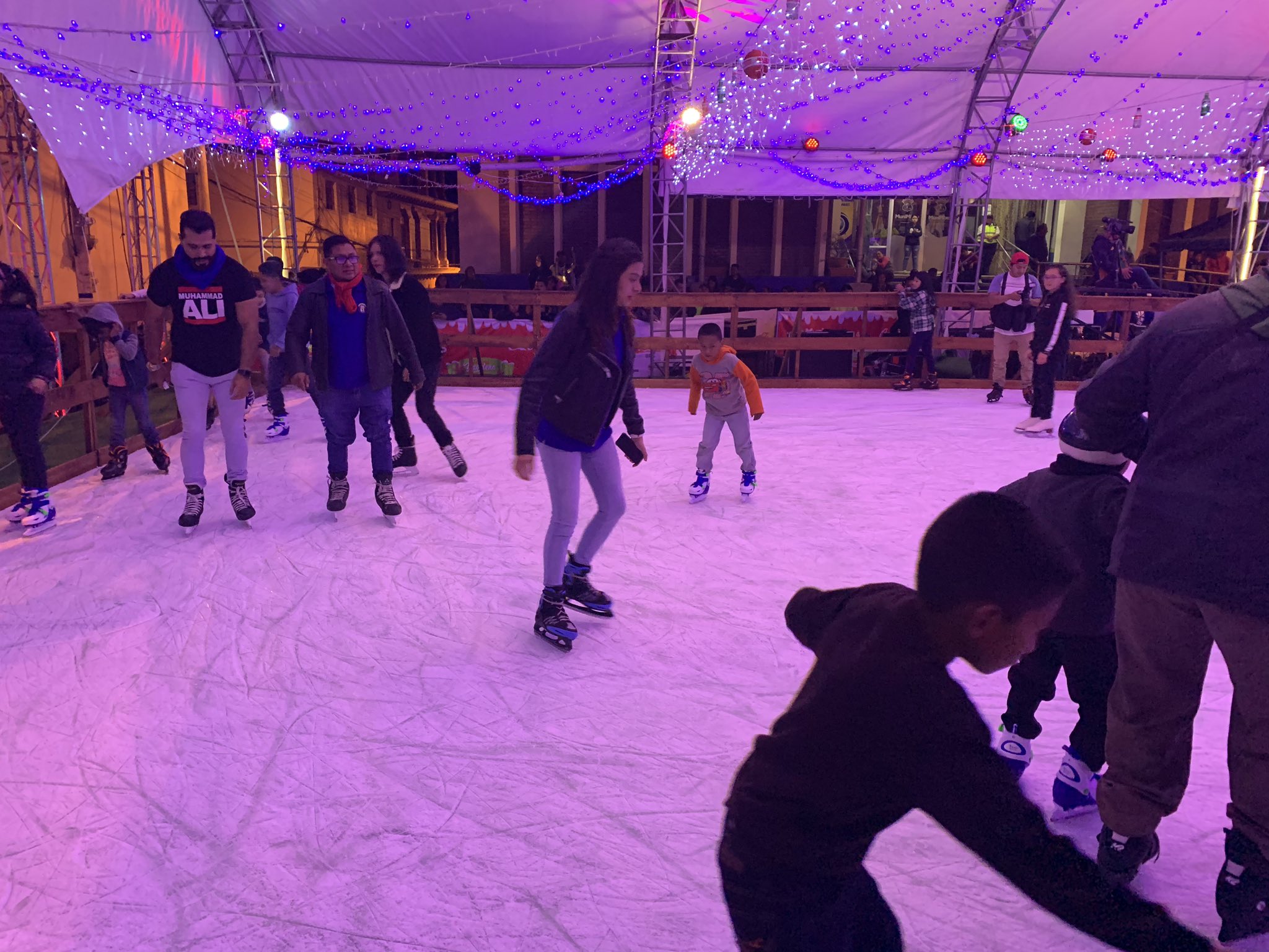 Foto de la pista de hielo en 2019. En 2020, la muni extiende reservaciones mediante boletos gratuitos a la población. 