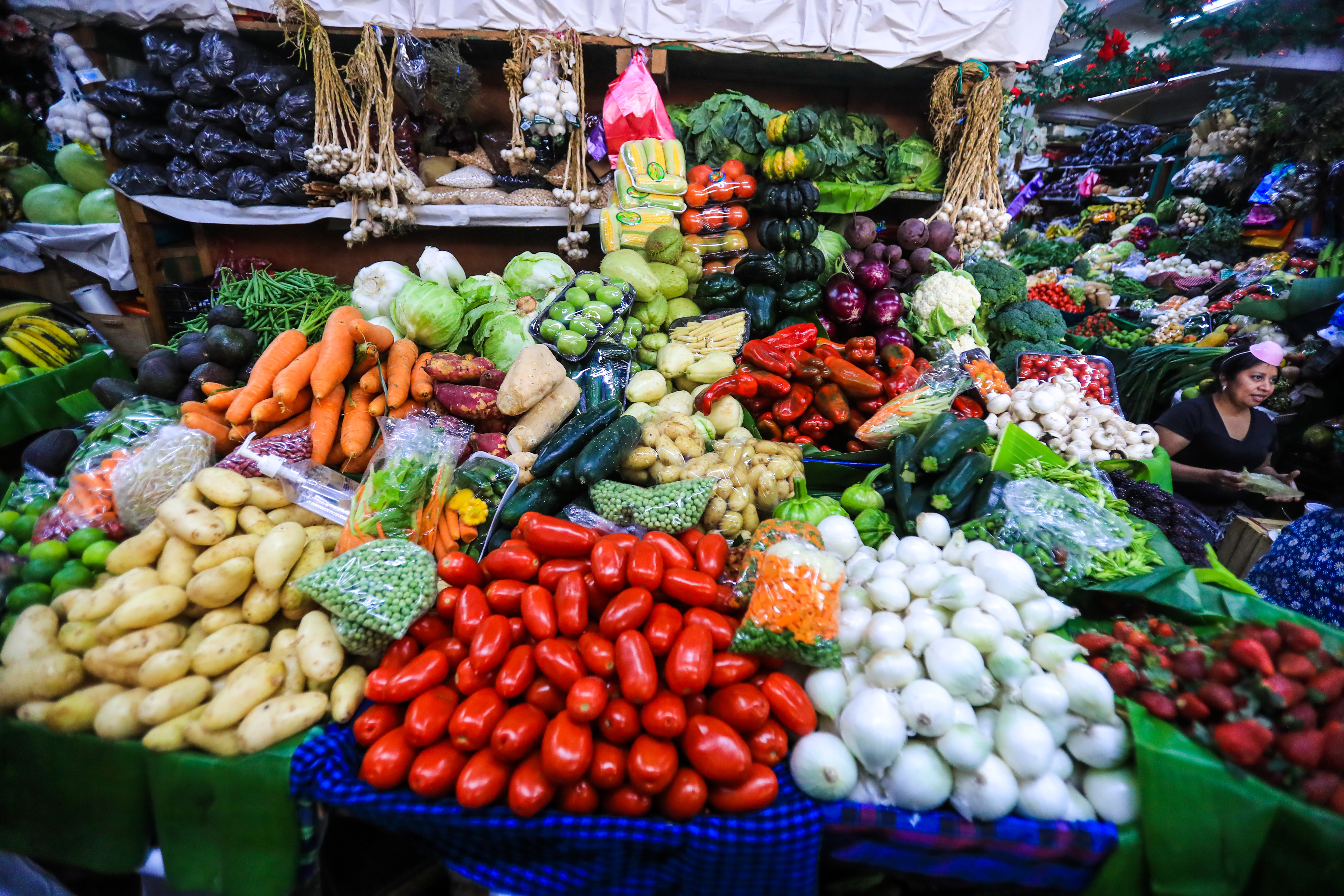 Algunos productos agrícolas registraron alzas en enero como un rezago de los efectos causados por las tormentas Eta e Iota en noviembre pasado y que incidió en la inflación, según las autoridades del Banguat. (Foto Prensa Libre: Hemeroteca)   