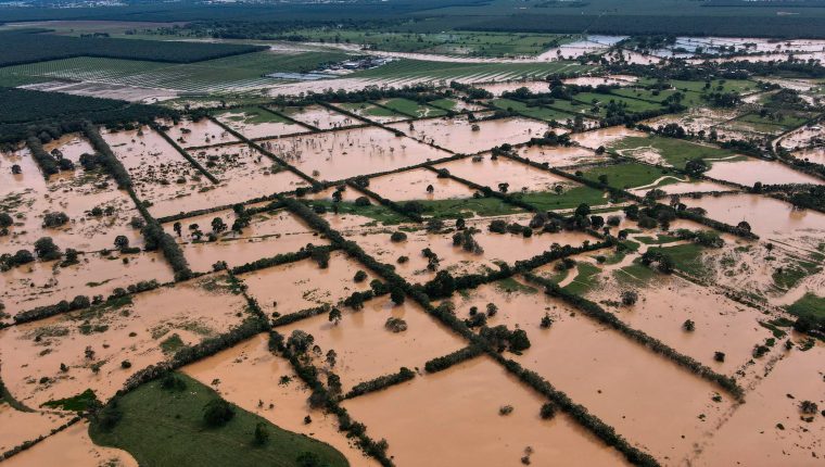 Daños ocasionados por la tormenta Eta en Puerto Barrios, Izabal. (Foto: Hemeroteca PL)