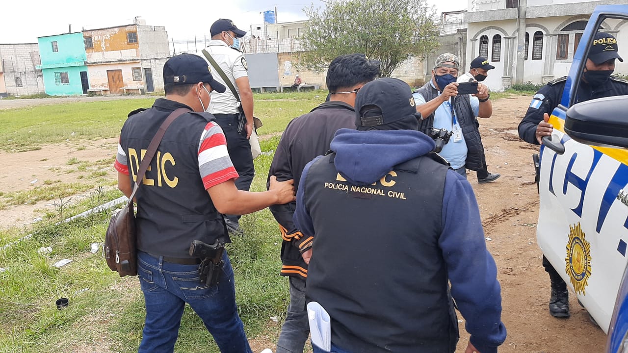 La Policía Nacional Civil capturó a tres personas en San Pedro Ayampuc, Guatemala. (Foto: PNC) 