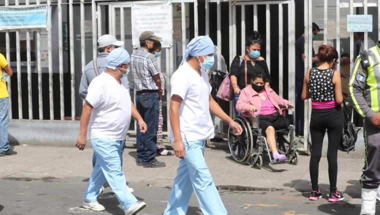 Los hospitales temporales para pacientes con coronavirus reportan incremento de ocupación de camas en salas intensivas. (Foto: HemerotecaPL)