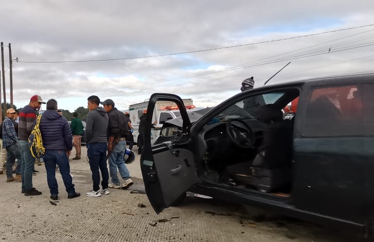 El accidente ocurrió en el km 63 de la ruta Interamericana, Zaragoza, Chimaltenango. (Foto Prensa Libre: César Antonio Pérez)