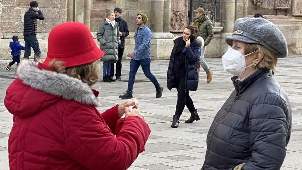 El uso obligatorio de la mascarilla FFP2 en Austria tendrá que observarse a partir del lunes 25 de enero.