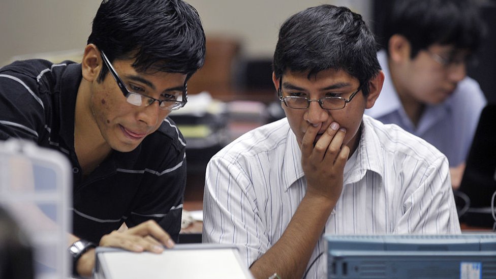 Miles de estudiantes deberán cambiarse de universidad en Perú. (Foto de archivo).