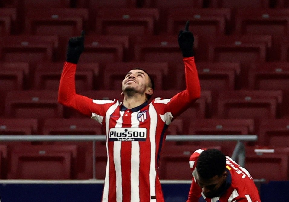 El delantero argentino del Atlético de Madrid Angel Correa celebra el primer gol de su equipo ante el Sevilla Foto Prensa Libre: EFE.