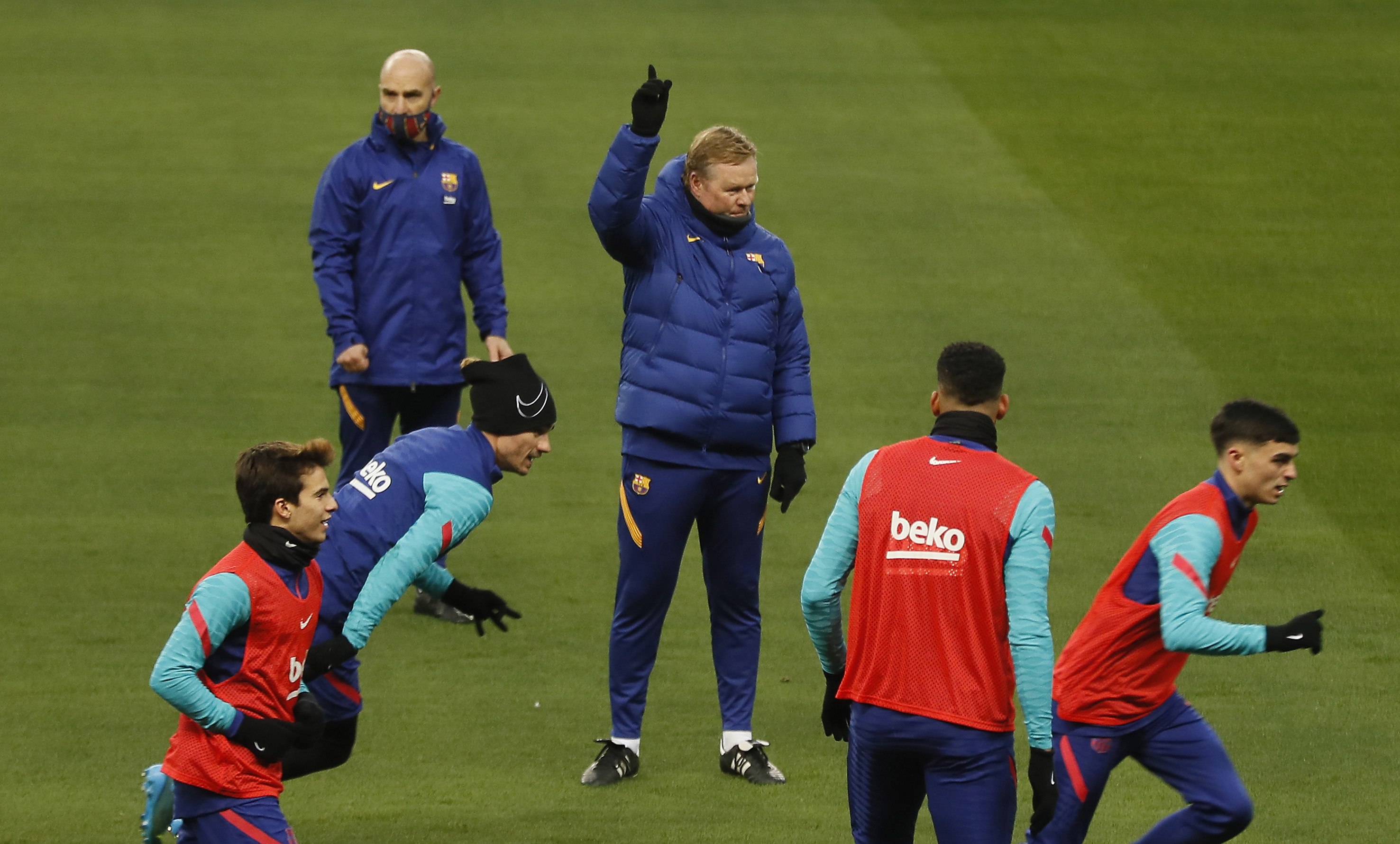 Koeman se refirió a la situación actual del FC Barcelona y el recambio generacional de la plantilla. (Foto Prensa Libre: EFE)