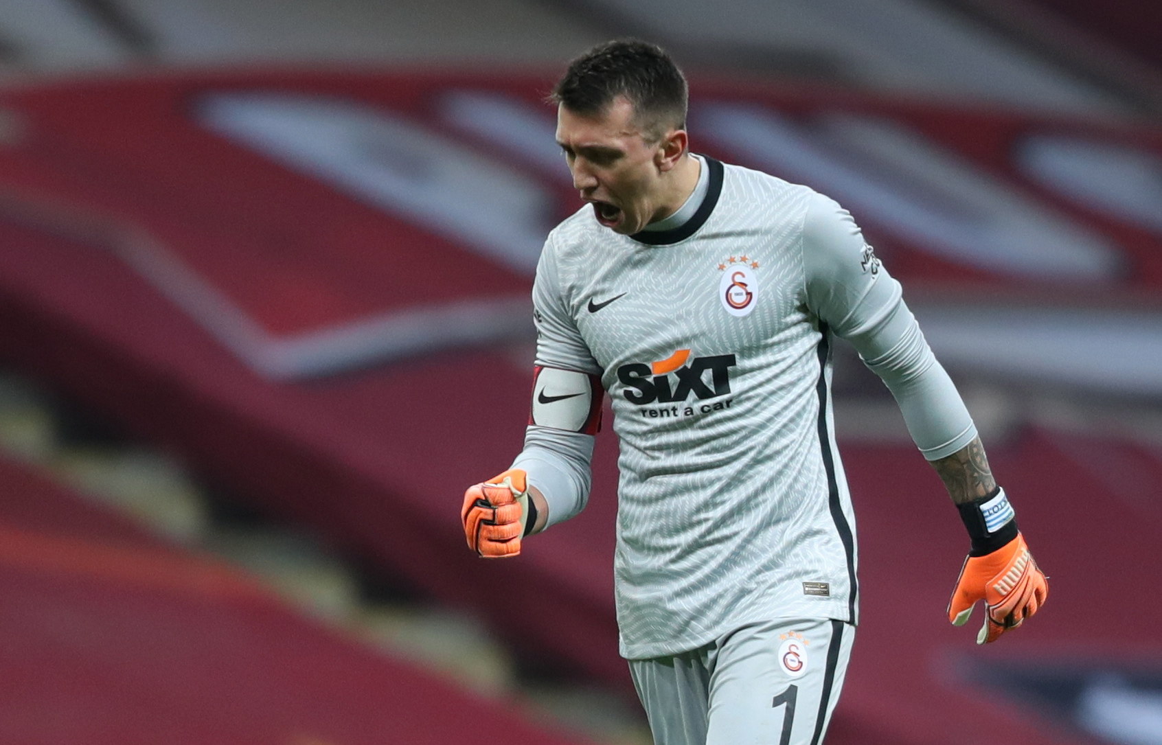 Fernando Muslera durante el partido de este miércoles, durante su regreso después de siete meses. (Foto Prensa Libre:EFE)