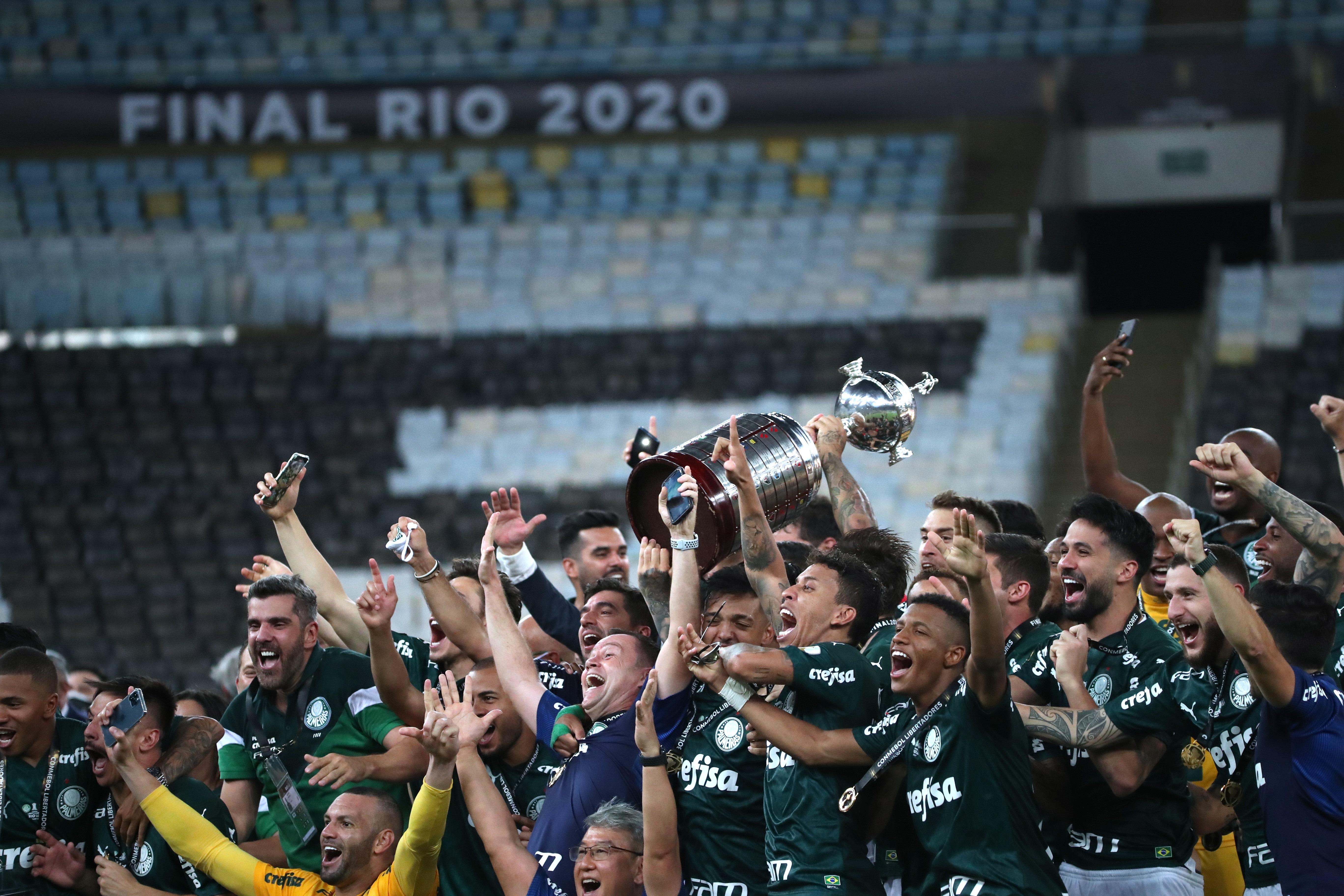 El Palmeiras se coronó campeón de la Copa Libertadores tras derrotar a Santos en la prórroga del tiempo complementario. (Foto Prensa Libre: EFE)