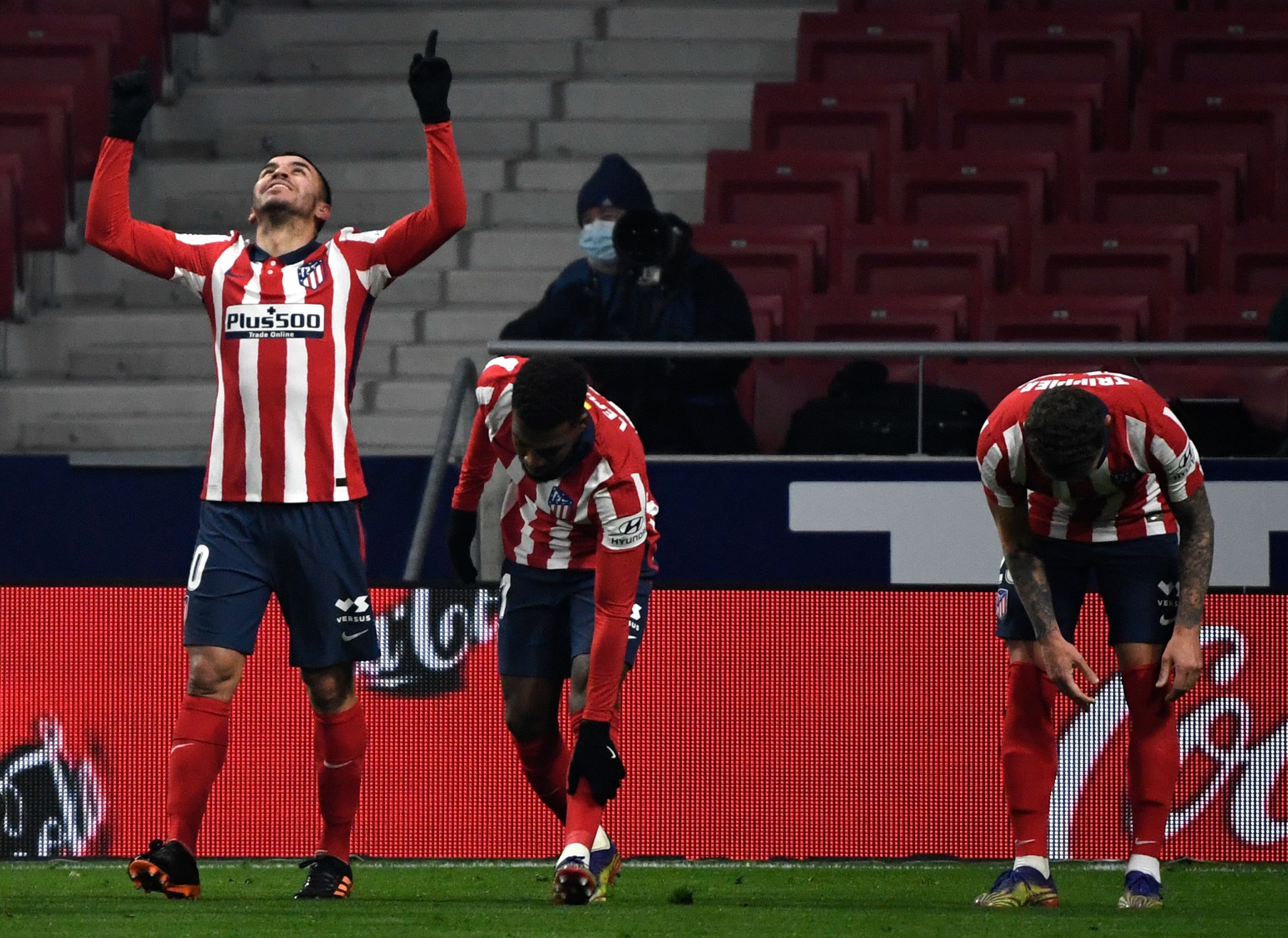 El argentino, Ángel Correa, uno de los dos goles del Atlético de Madrid en la victoria ante el Sevilla. Foto Prensa Libre: AFP.