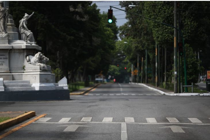 En 2020 el gobierno impuso toque de queda prolongado para detener avance del covid-19. (Foto Prensa Libre: Hemeroteca PL)