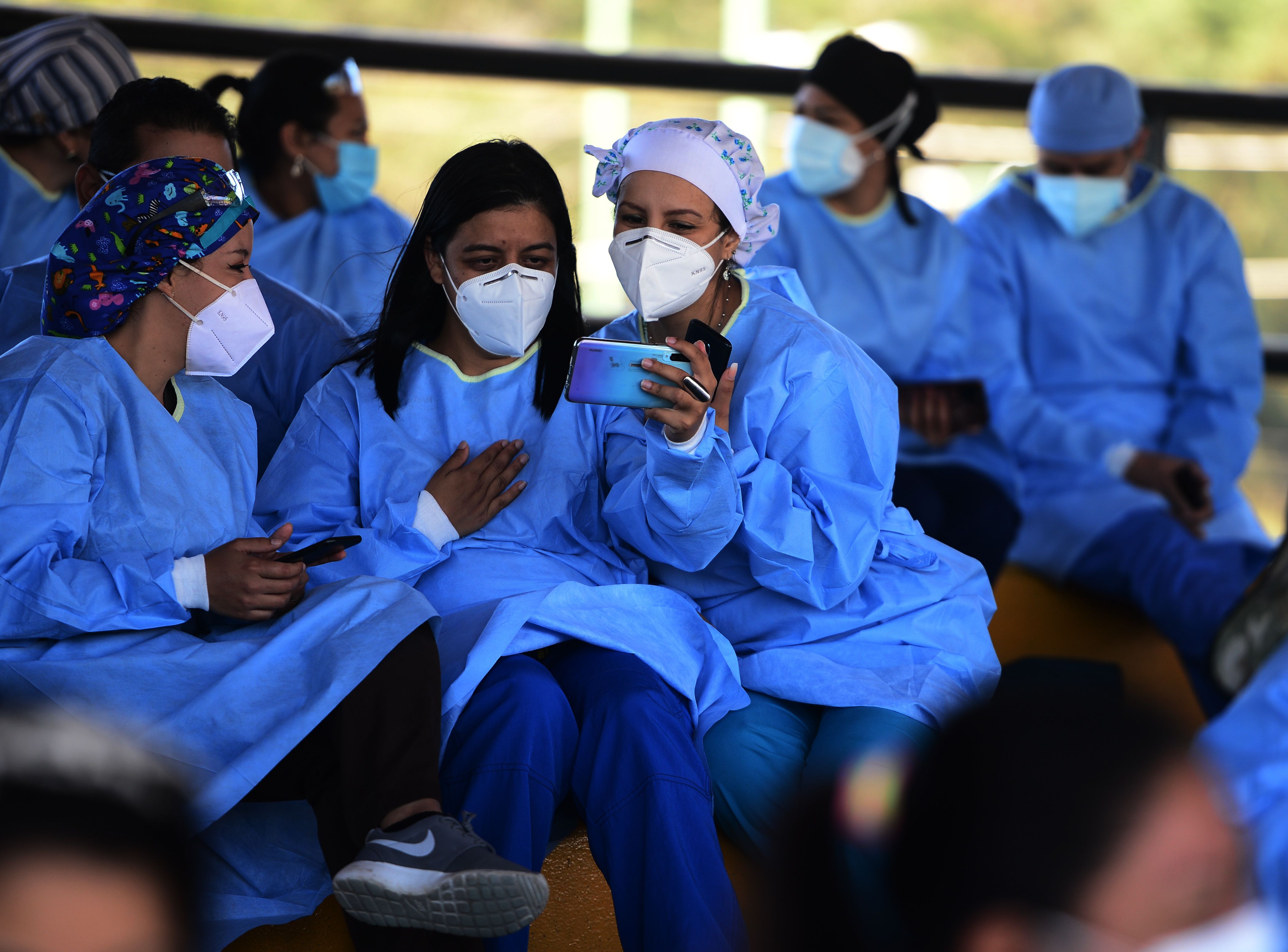 El Gobierno de Honduras emitió un toque de queda debido al aumento de casos de covid-19. (Foto Prensa Libre: AFP)