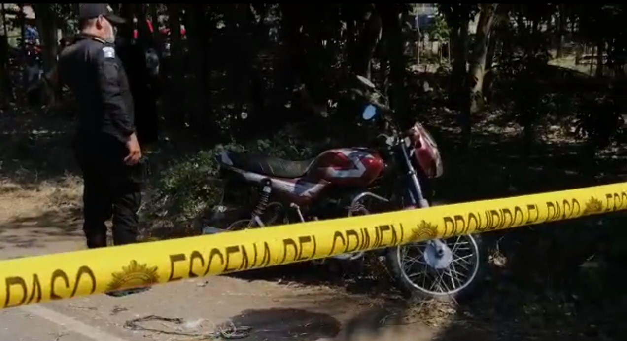 Los detenidos fueron trasladados a la subestación policial para luego ponerlos a disposición de un juez. Foto Prensa Libre: Captura de vídeo. 