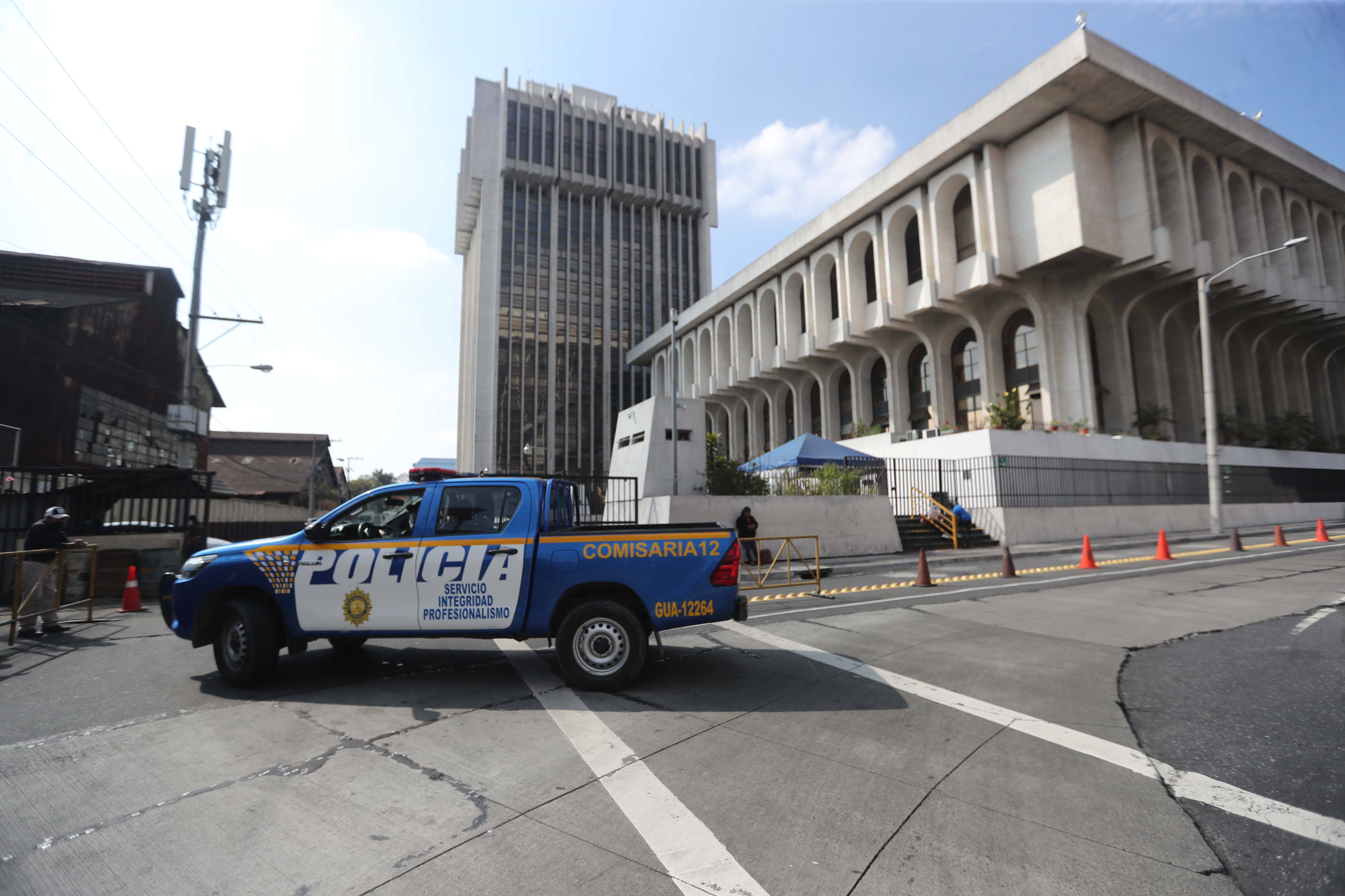 Segn informacin de la PNC este ao estuvo muy tranquilo que pocos detenidos hubieras en la torre de tribunales se encuentra vacas las carceleras.


Fotografa. Erick Avila:                  01/01/2021