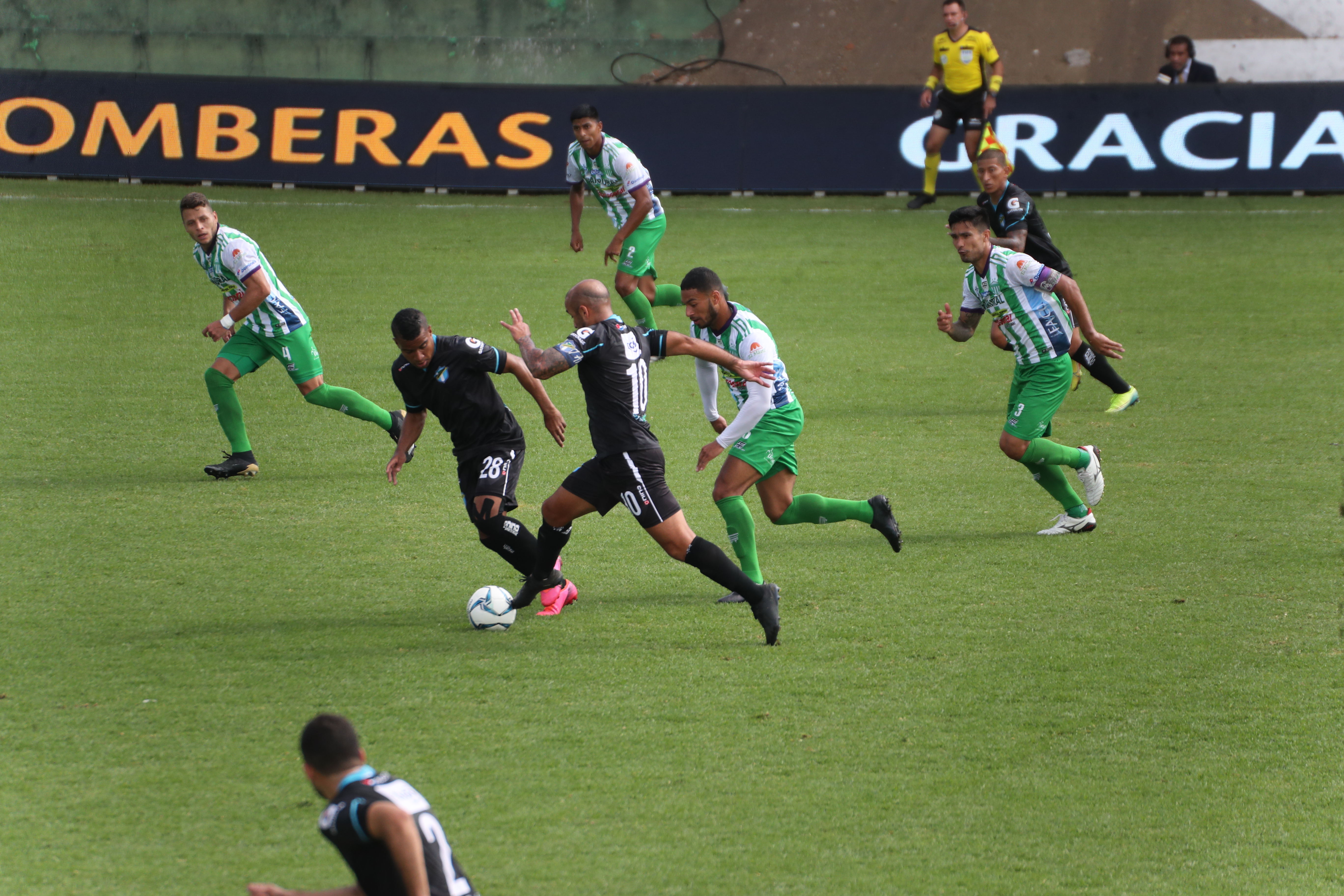 Antigua GFC y Comunicaciones empataron a cero en el juego de ida de cuartos de final del Torneo Apertura 2020. (Foto Prensa Libre: Érick Ávila)