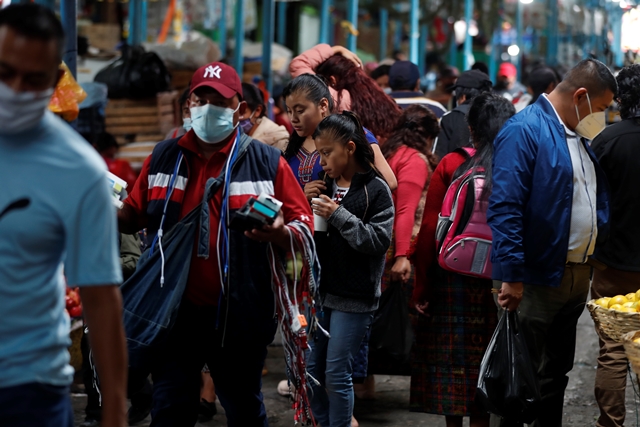 MSPAS pide a la población denunciar casos de posibles estafas relacionadas a la vacuna contra el covid-19. (Foto Prensa Libre: Hemeroteca)