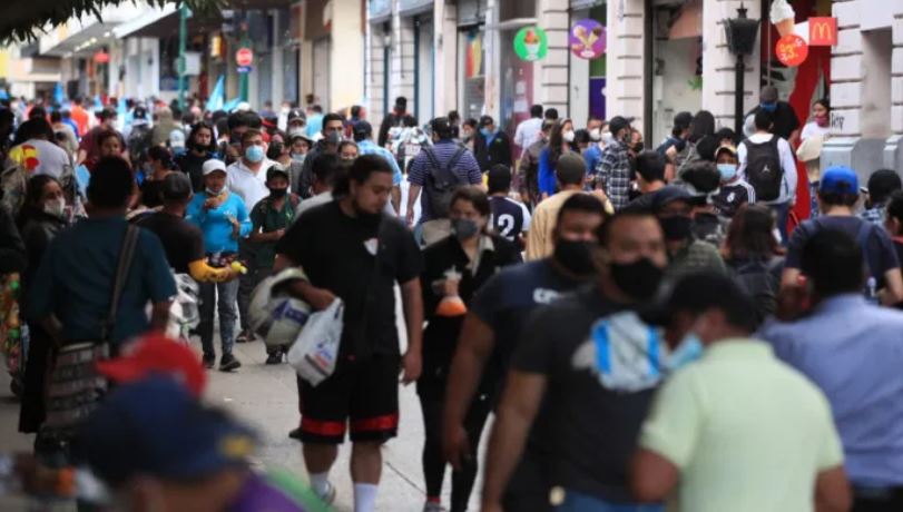 Muchas personas han relajado las medidas de prevención ante el covid-19. (Foto Prensa Libre: Hemeroteca PL)

