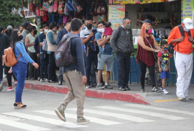 Las autoridades de Salud han insistido en mantener las normas de prevención para evitar más contagios de covid-19. (Foto Prensa Libre: Érick Ávila)