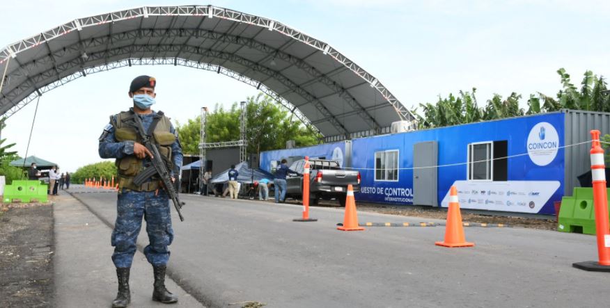 Puesto de Control Interinstitucional (PCI) en Entre Ríos, Puerto Barrios, Izabal. Este 7 de enero se inauguró un puesto igual en Pasaco, Jutiapa. (Foto Prensa Libre: SAT)