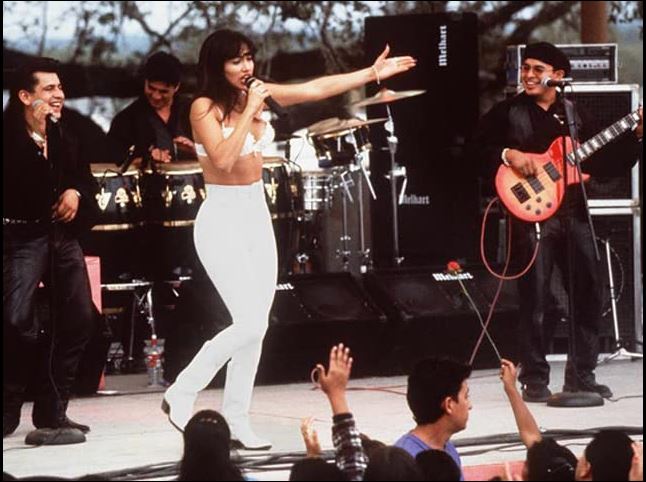 La película "Selena" aborda temas de identidad cultural y asimilación, según los Congresistas de EE.UU. (Foto Prensa Libre: IMDB).