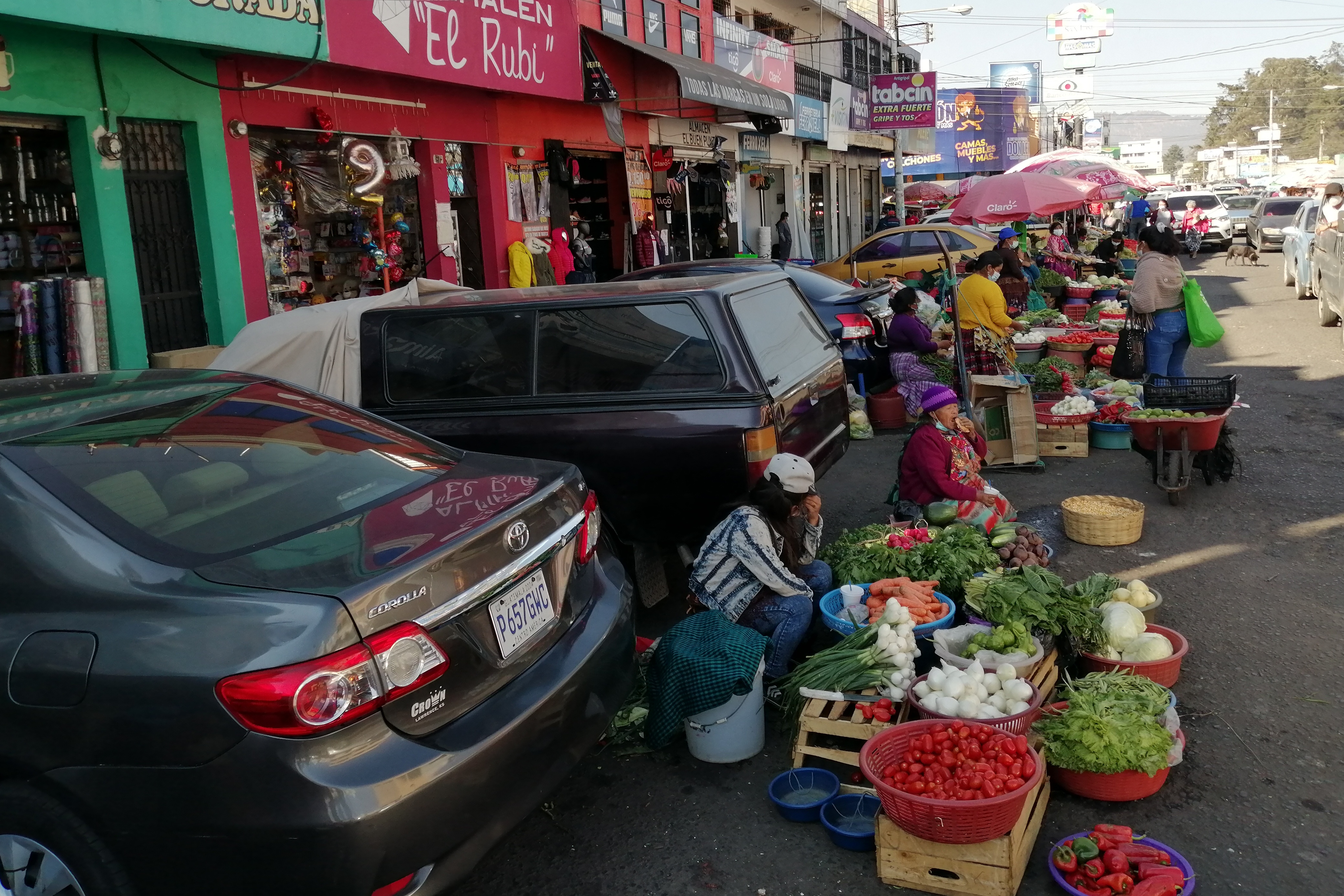 Comerciantes aseguran que cumplen con todos los protocolos de seguridad. (Foto Prensa Libre: María José Longo)