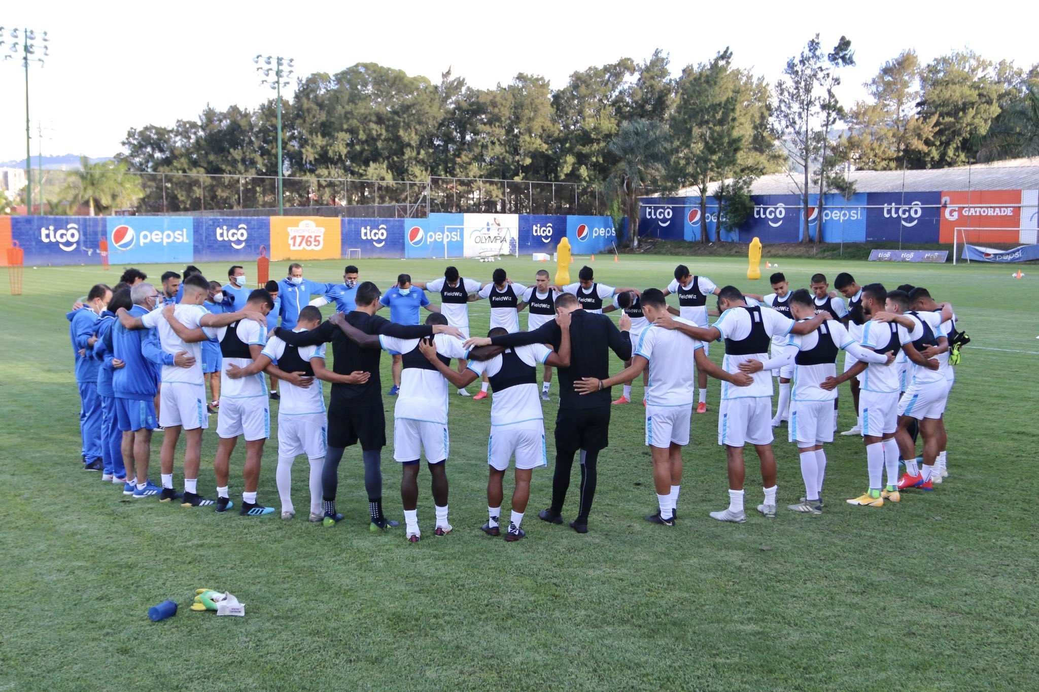 Los jugadores de la Selección Nacional durante su práctica en el CAR. (Foto Prensa Libre: Cortesía Fedefut)