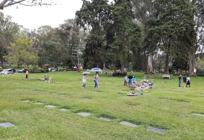 Los servicios funerarios, inhumación y especialmente el de cremación registraron crecimiento de un 100% durante el 2020. (Foto Prensa Libre: Hemeroteca)