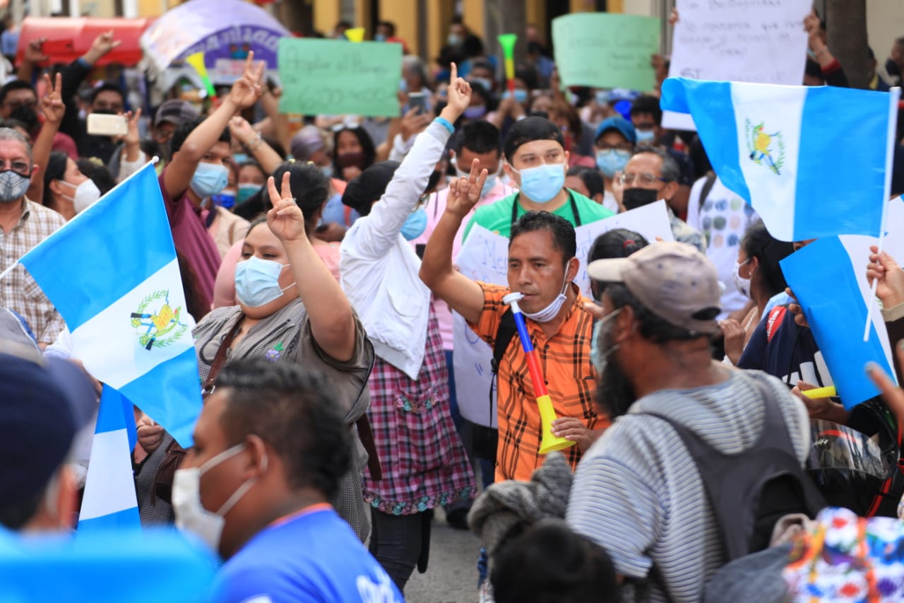 Protesta de vendedores por el cierre de los mercados a las 14 horas. (Foto: Byron García)