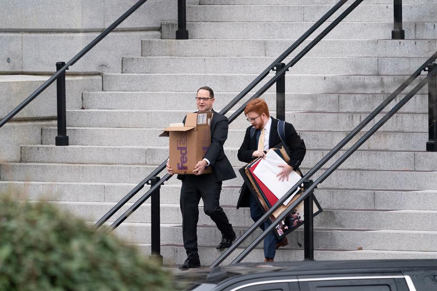 Este fin de semana empezaron a sacar las pertencias de la familia Trump. (Foto: AFP) 