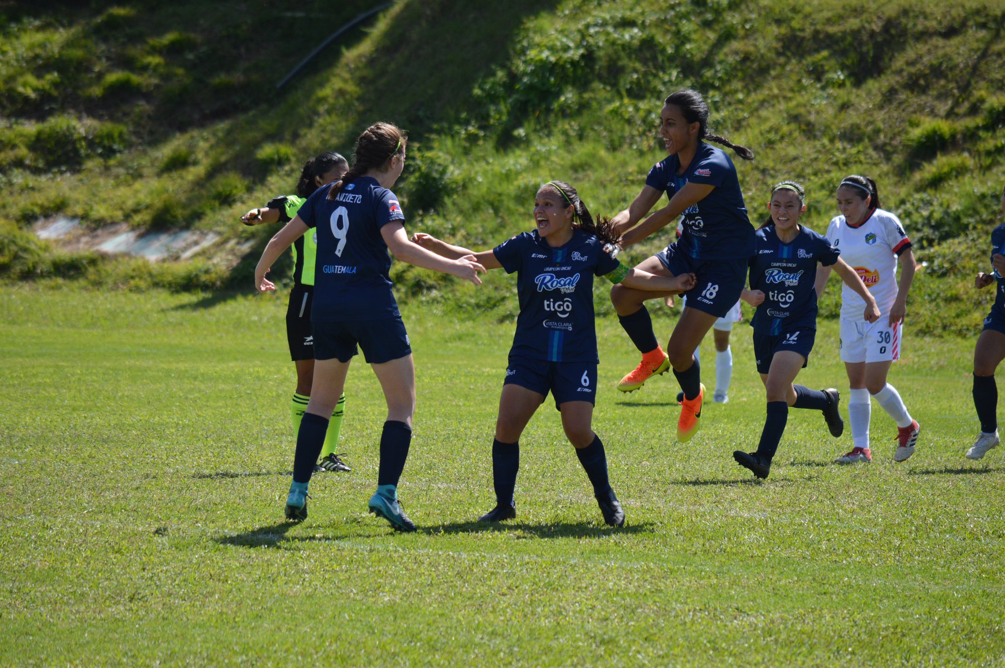 Unifut-Rosal va por su título 18 tras eliminar a Cremas Femenino en la llave de semifinales de la Liga Femenina con un marcador global de 5-2. (Foto Prensa Libre: Cortesía Tercer Tiempo GT)