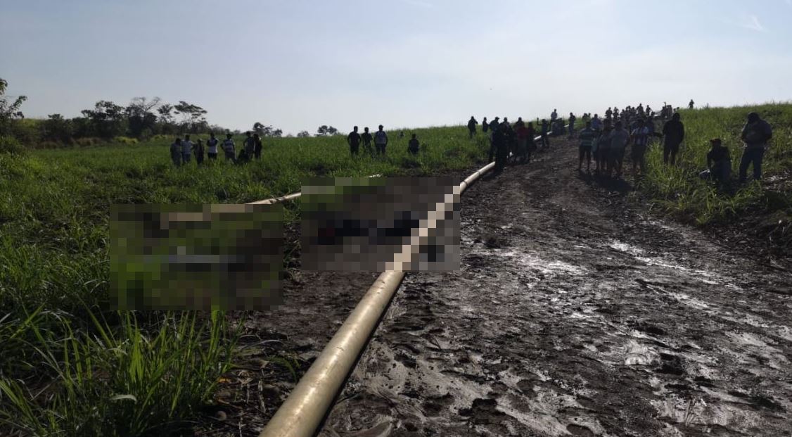 Tres empleados de la finca La Cabaña, ubicada en cantón Xulá, zona 5 de Retalhuleu, fueron localizados muertos. (Foto Prensa Libre: Victoria Ruiz)