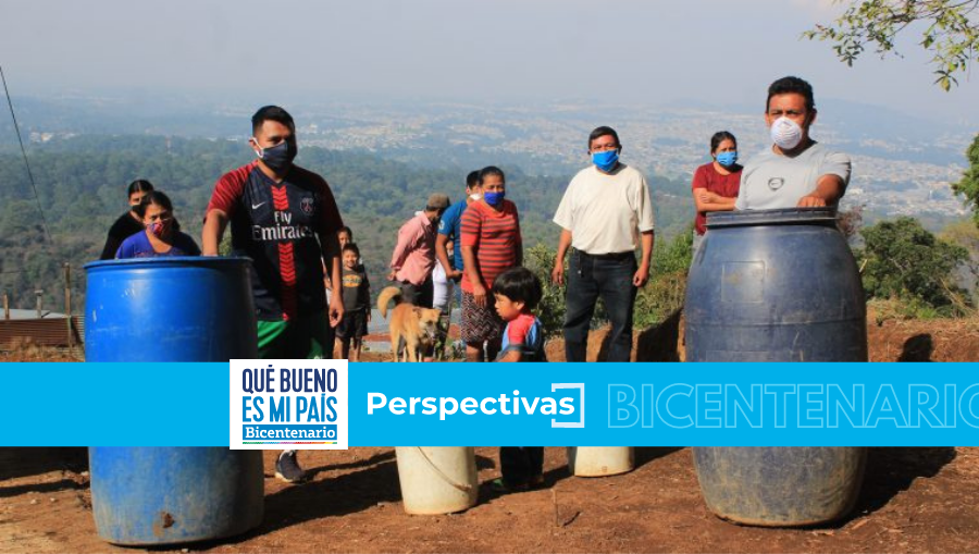 Habitantes de ciertas zonas del área metropolitana deben lidiar con la escasez de agua entubada, especialmente en época seca o cuando el líquido que abastece a las plantas de potabilización llega altamente contaminado. (Foto Prensa Libre, Byron García)