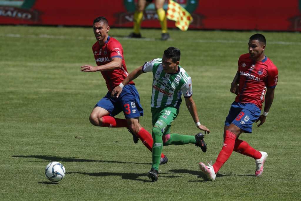 Municipal recibirá a Antigua GFC en el estadio Manuel Felipe Carrera, mientras Xelajú MC será local ante Guastatoya en el Mario Camposeco. (Foto Prensa Libre: Esbin García) 