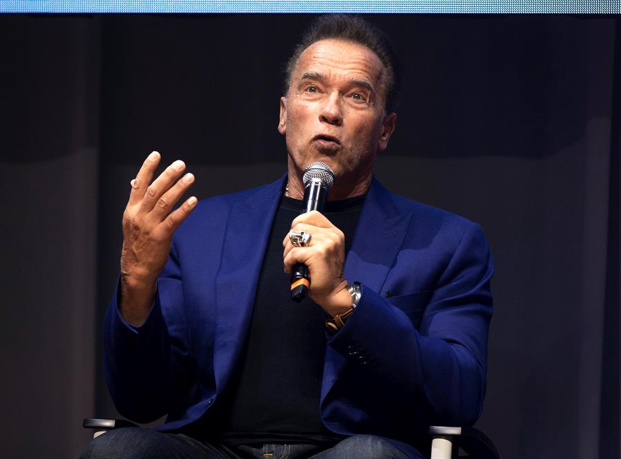 Arnold Schwarzenegger invita a la comunidad a vacunarse contra el coronavirus. (Foto Prensa Libre: EFE)