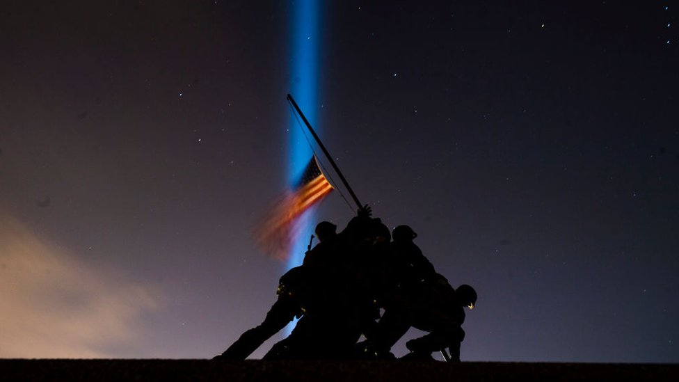 Las muertes por covid en EE.UU. en poco más de un año superan al número de estadounidenses muertos en las dos guerras mundiales y en la guerra de Vietnam juntas. (GETTY IMAGES)