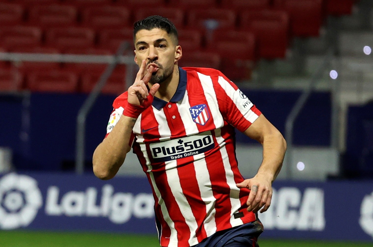 El delantero uruguayo del Atlético de Madrid Luis Suárez celebra un gol ante el Celta de Vigo, durante el partido de la jornada 22 de La Liga. Foto Prensa Libre: EFE.