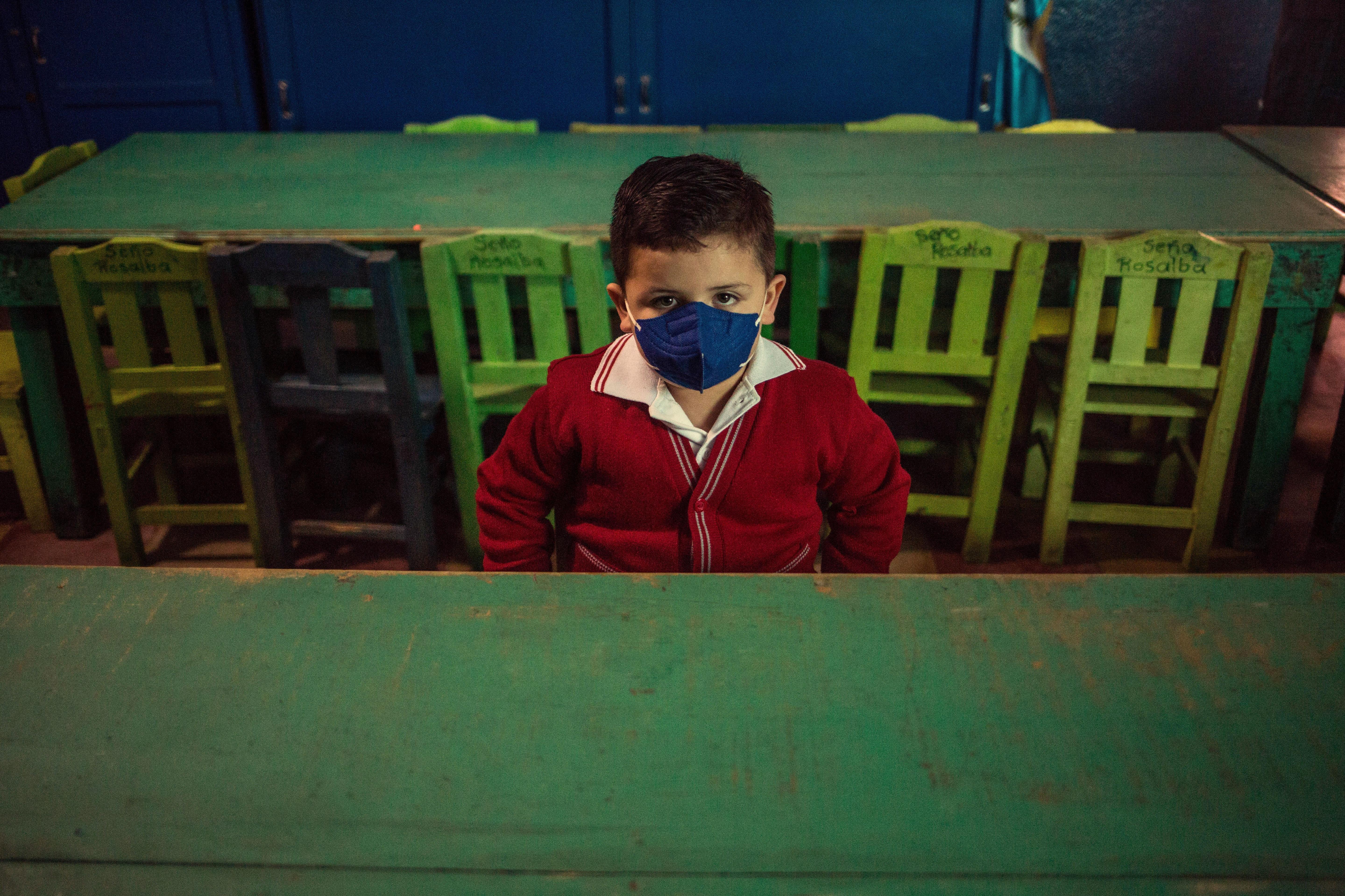 Niños de 157 centros educativos privados del país podrán regresar a clases híbridas en alerta naranja en el país. (Foto Prensa Libre: HemerotecaPL)