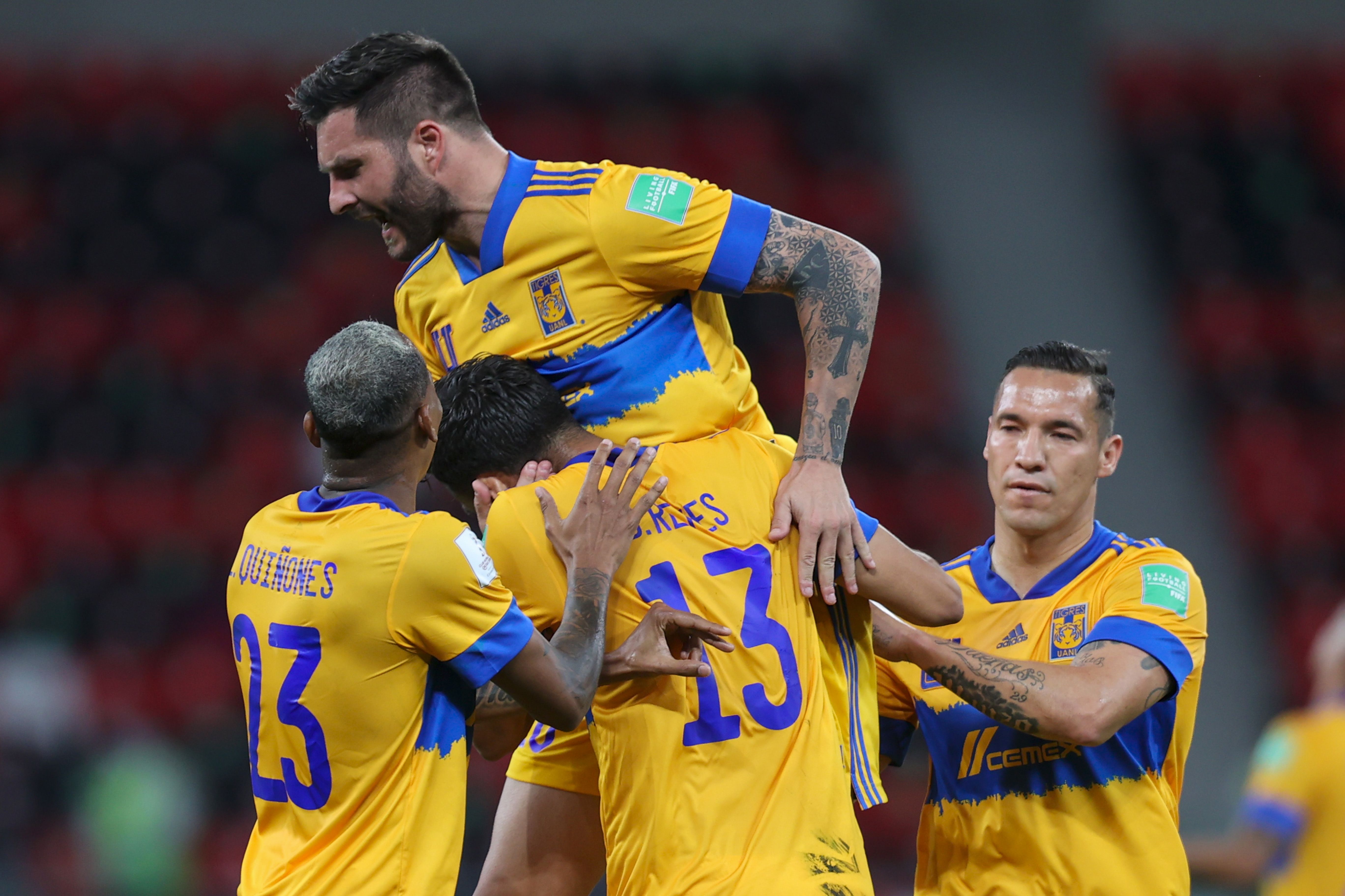 Andre-Pierre Gignac celebra con sus compañeros después de anotar. (Foto Prensa Libre: AFP)