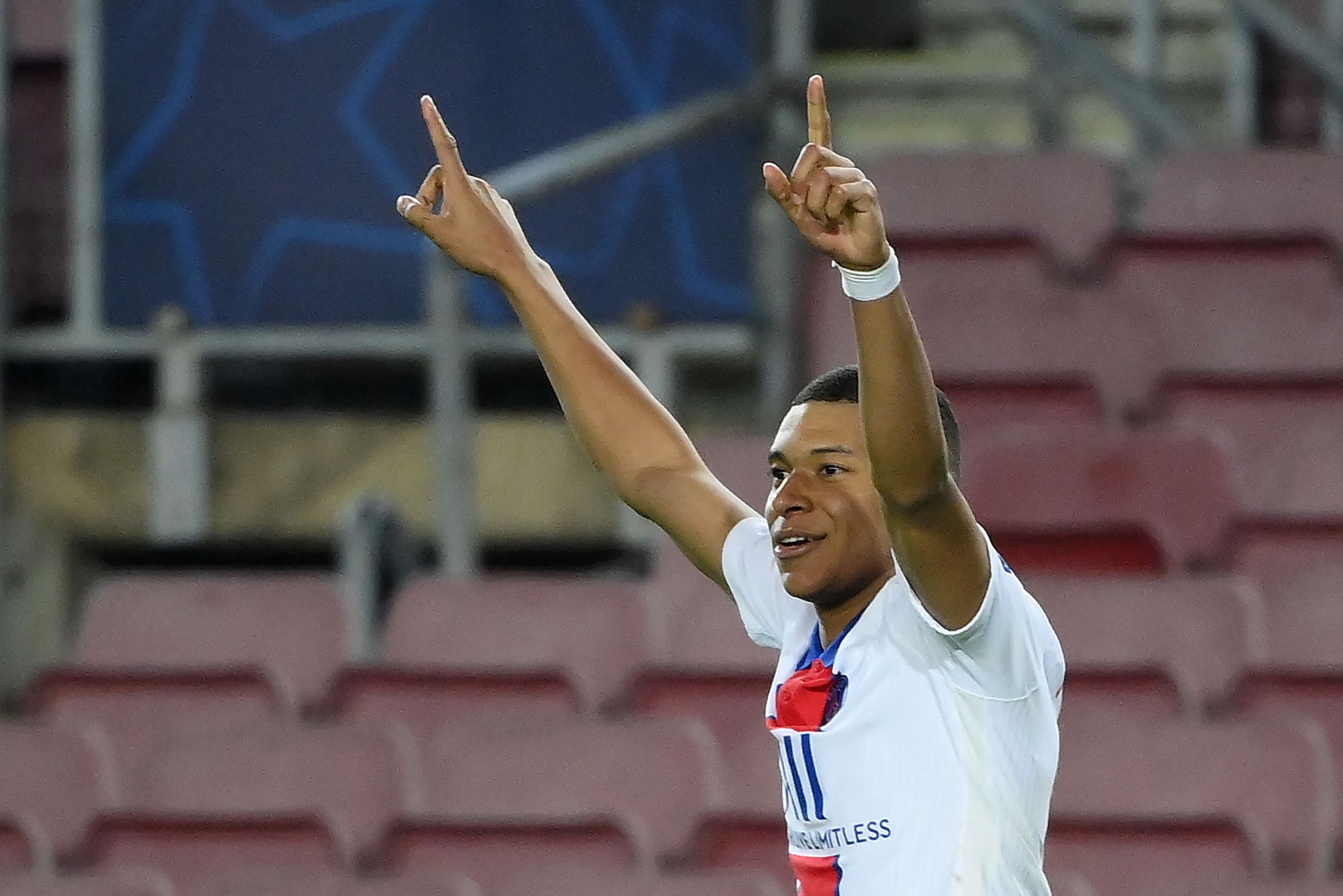 Kylian Mbappé fue una pesadilla del FC Barcelona en el partido de ida de los octavos de Champios. (Foto: AFP)