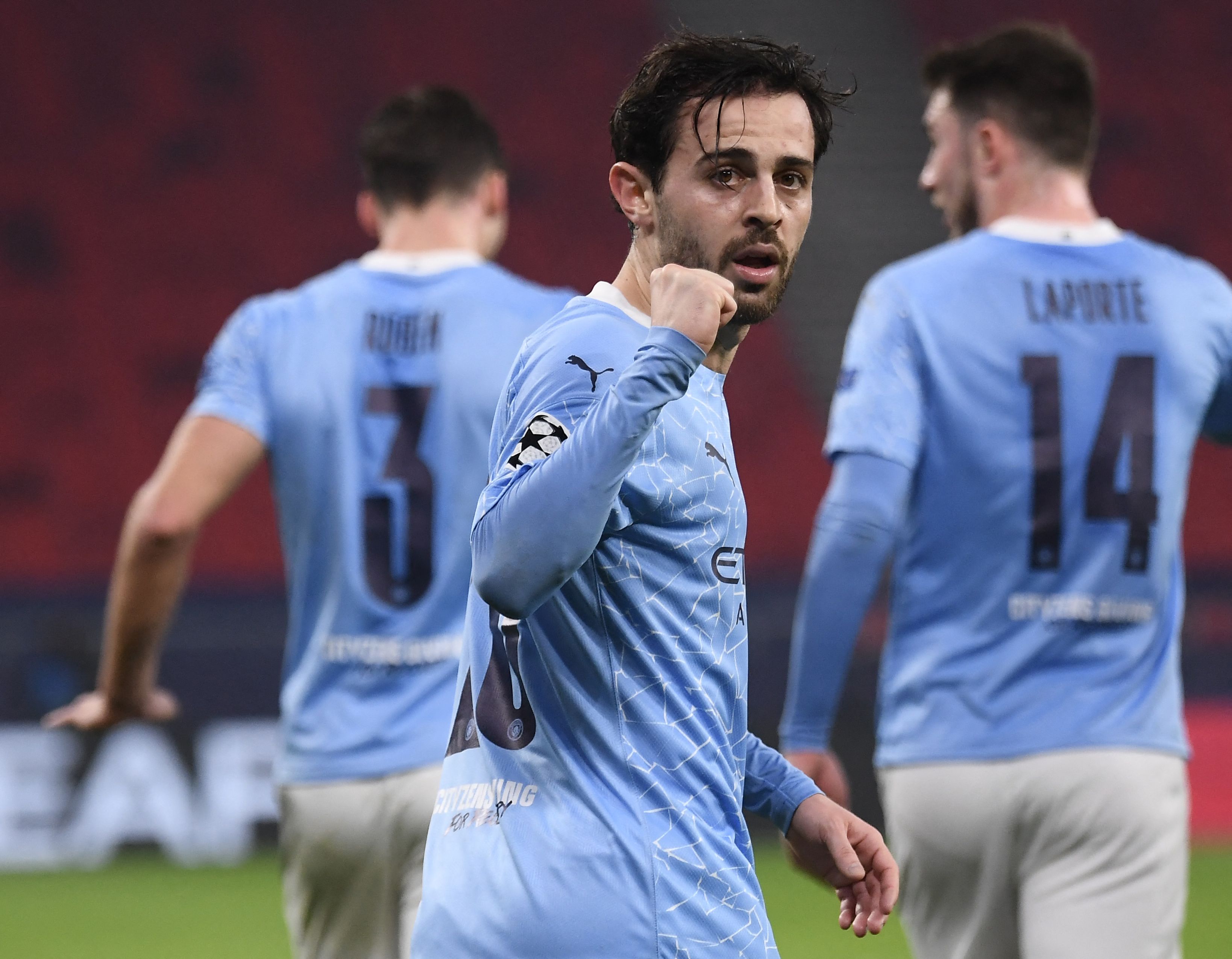 Bernardo Silva del Manchester City celebra el primer gol que le anotó al Gladbach. Foto Prensa Libre: AFP.